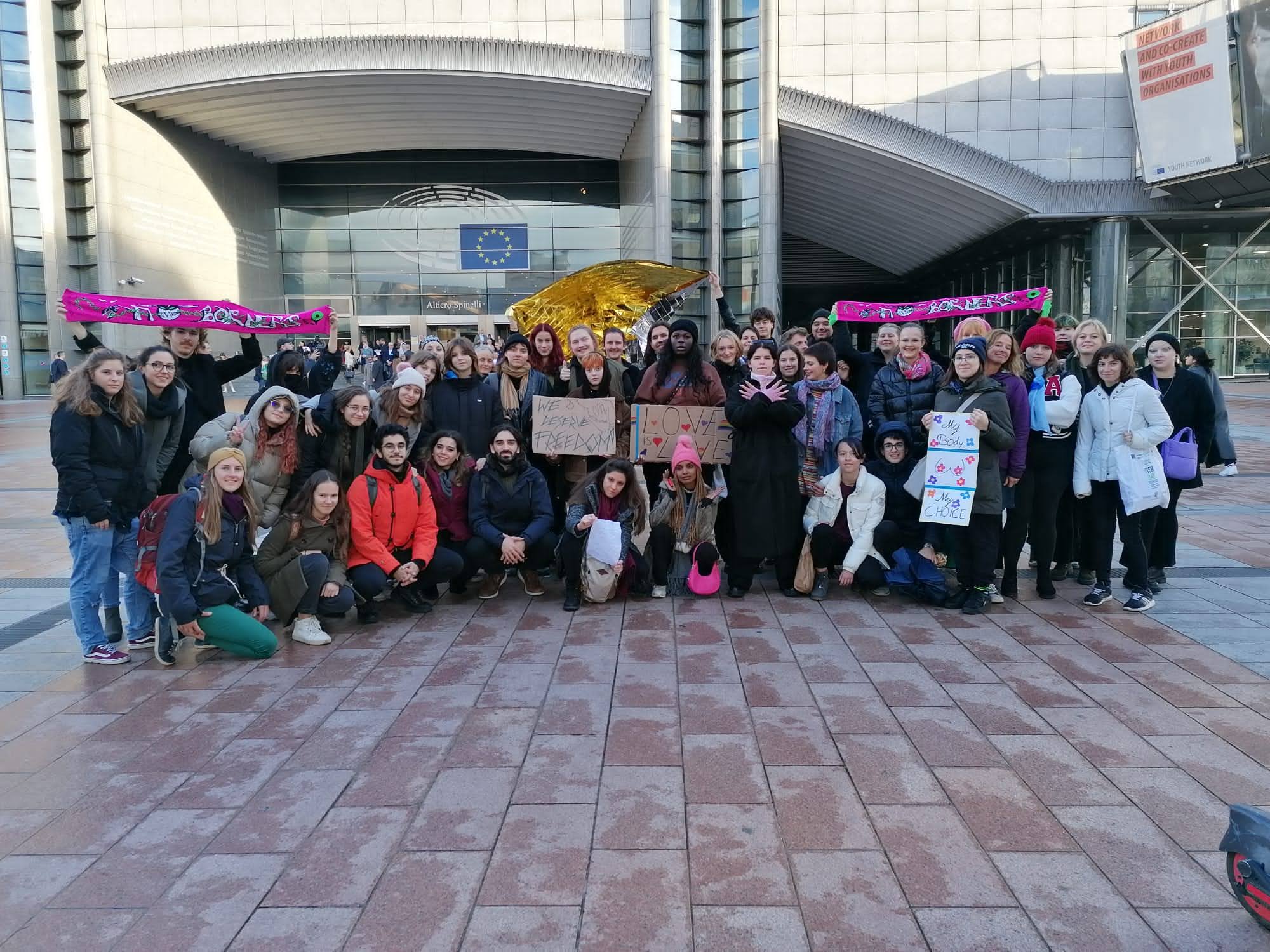 Il percorso artistico di più di 50 giovani di My Creativity – My Power è terminato con una performance a Bruxelles