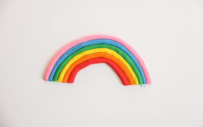 Spazi sicuri, linguaggi inclusivi attraverso il valore dell’auto determinazione: sfide nell’accoglienza di persone con background migratorio LGBTQIA+ e rifugiate SOGIESC
