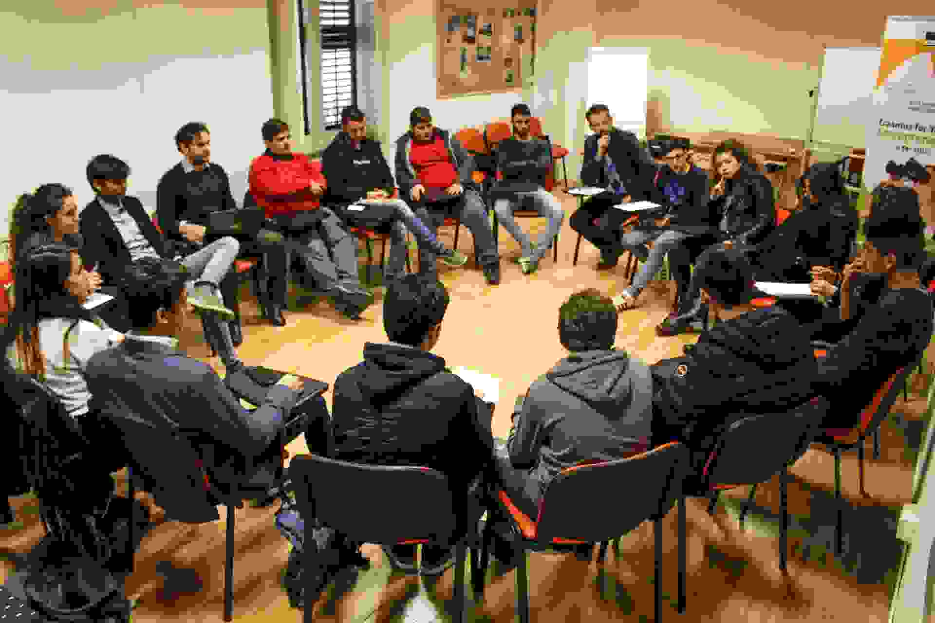 La scuola è un luogo pieno di sorprese: Conversazione con gli studenti del progetto CARMA