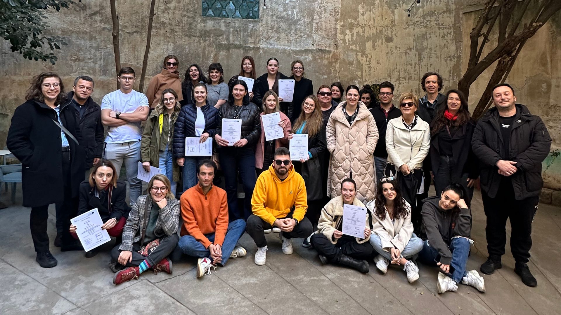 Storytelling per il cambiamento sociale: il training di EU CARES per giovani in contesti di conflitto e riconciliazione