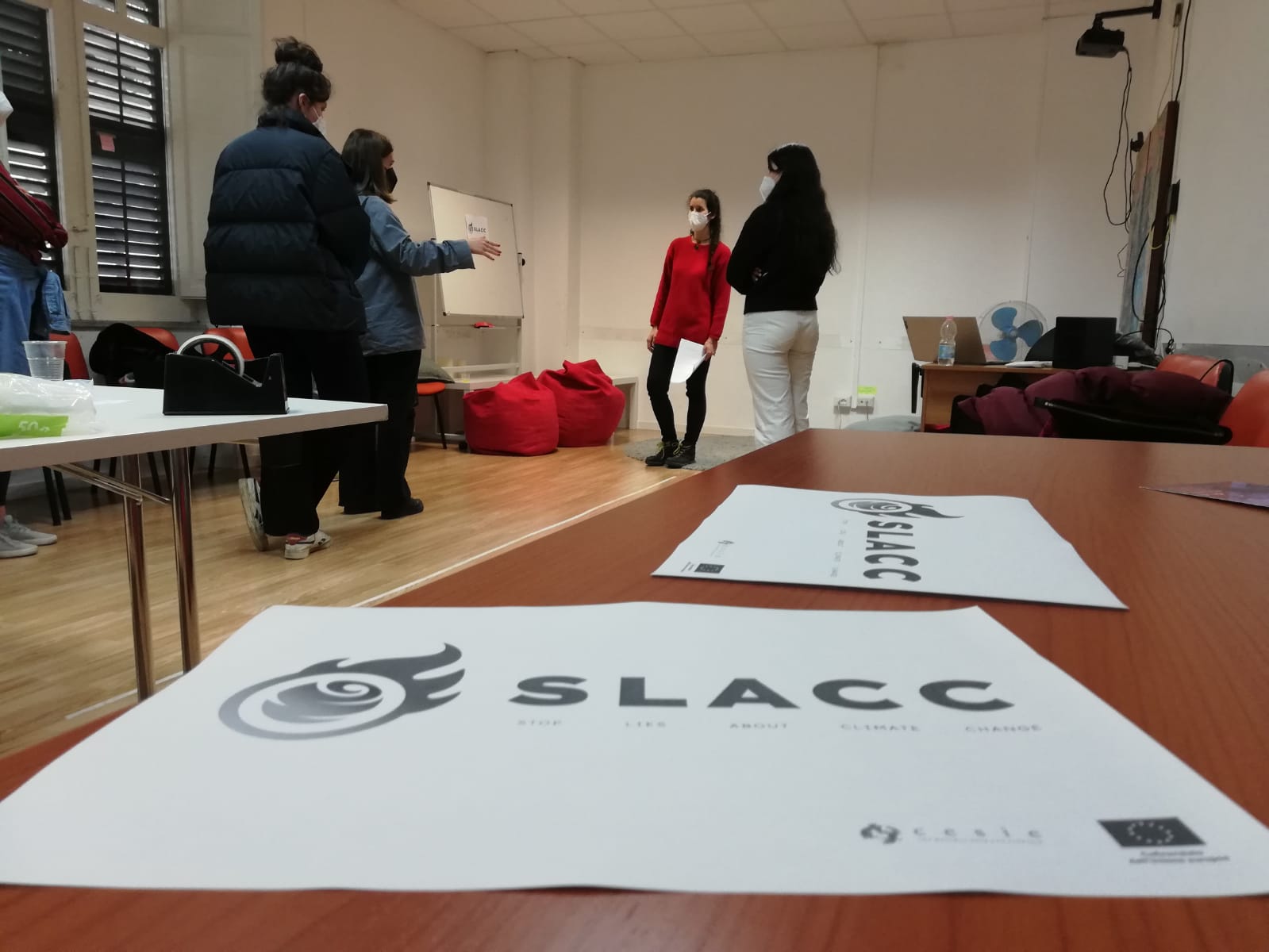 Cosa ne pensano i giovani delle fake news e del cambiamento climatico? Due focus group per scoprirlo