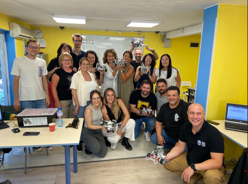 Promuovere l’approccio STEM attraverso risorse pratiche co-sviluppate insieme a docenti ed educatorз
