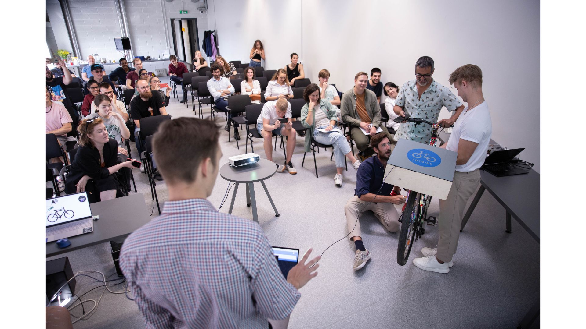 How to create an innovative project by recycling electronic waste: ideas from MAKEADEMY summer school