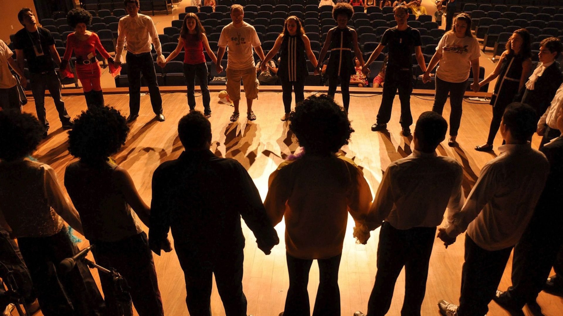 Social theatre and art workshops: Be an active part of a youth movement for change!