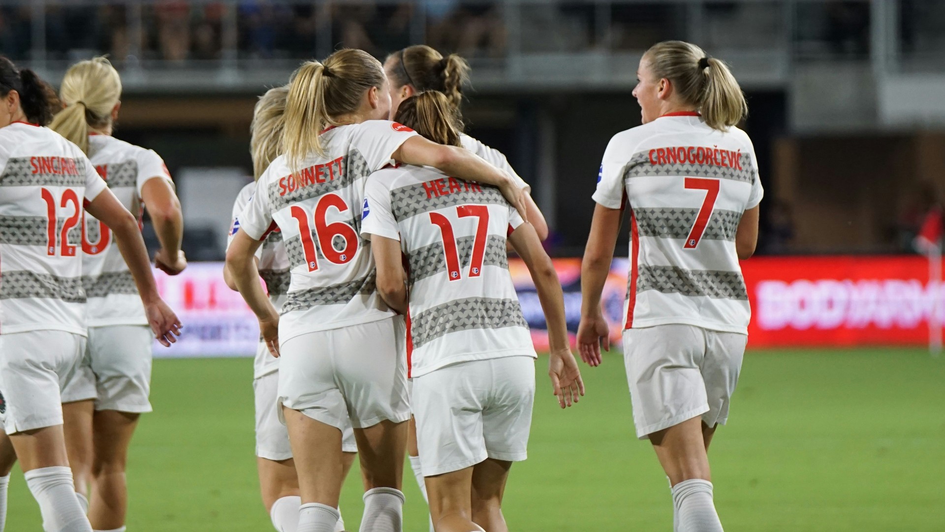 Donne che fanno calcio professionalmente.