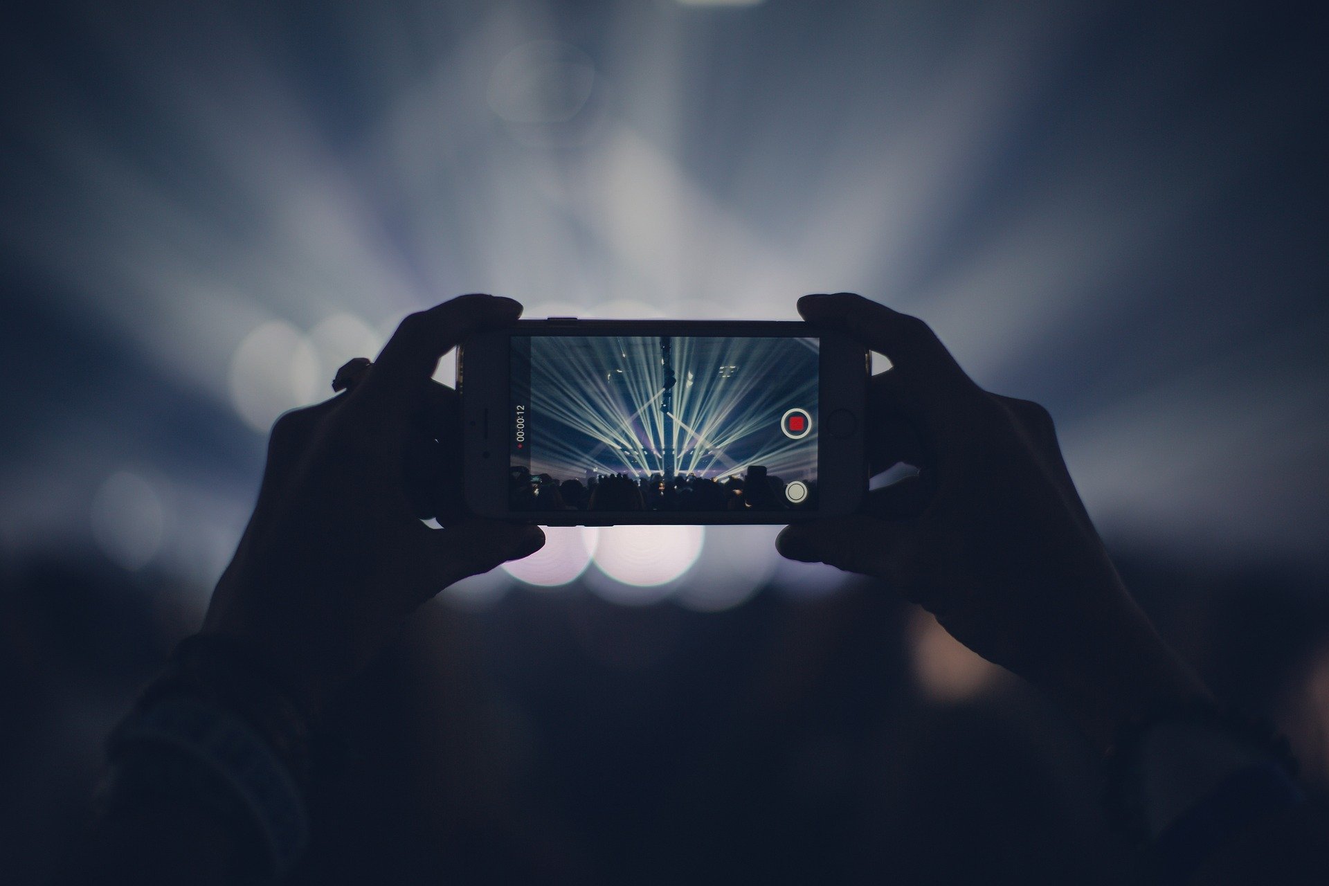 Impara a promuovere la tua arte con Performers Go Online