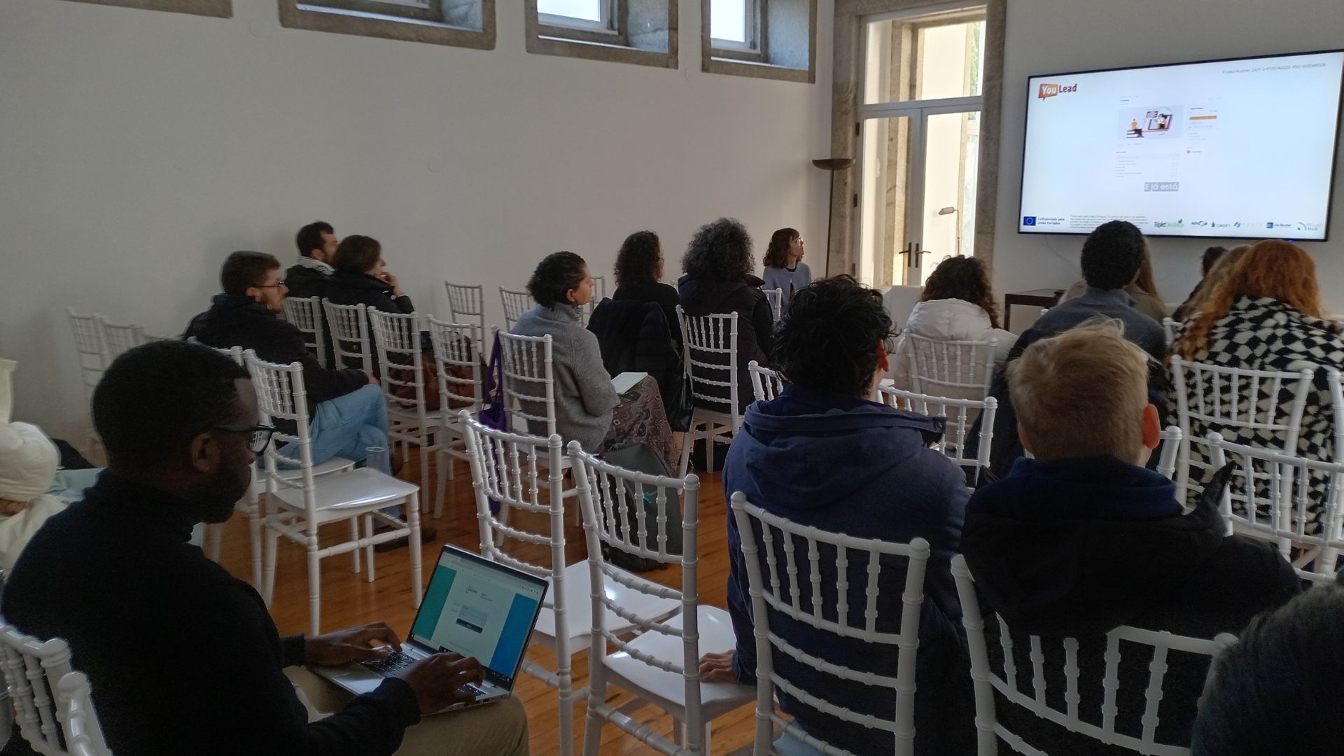 YOULead: costruendo il futuro con dialoghi e spazi – partecipa alla tavola rotonda!
