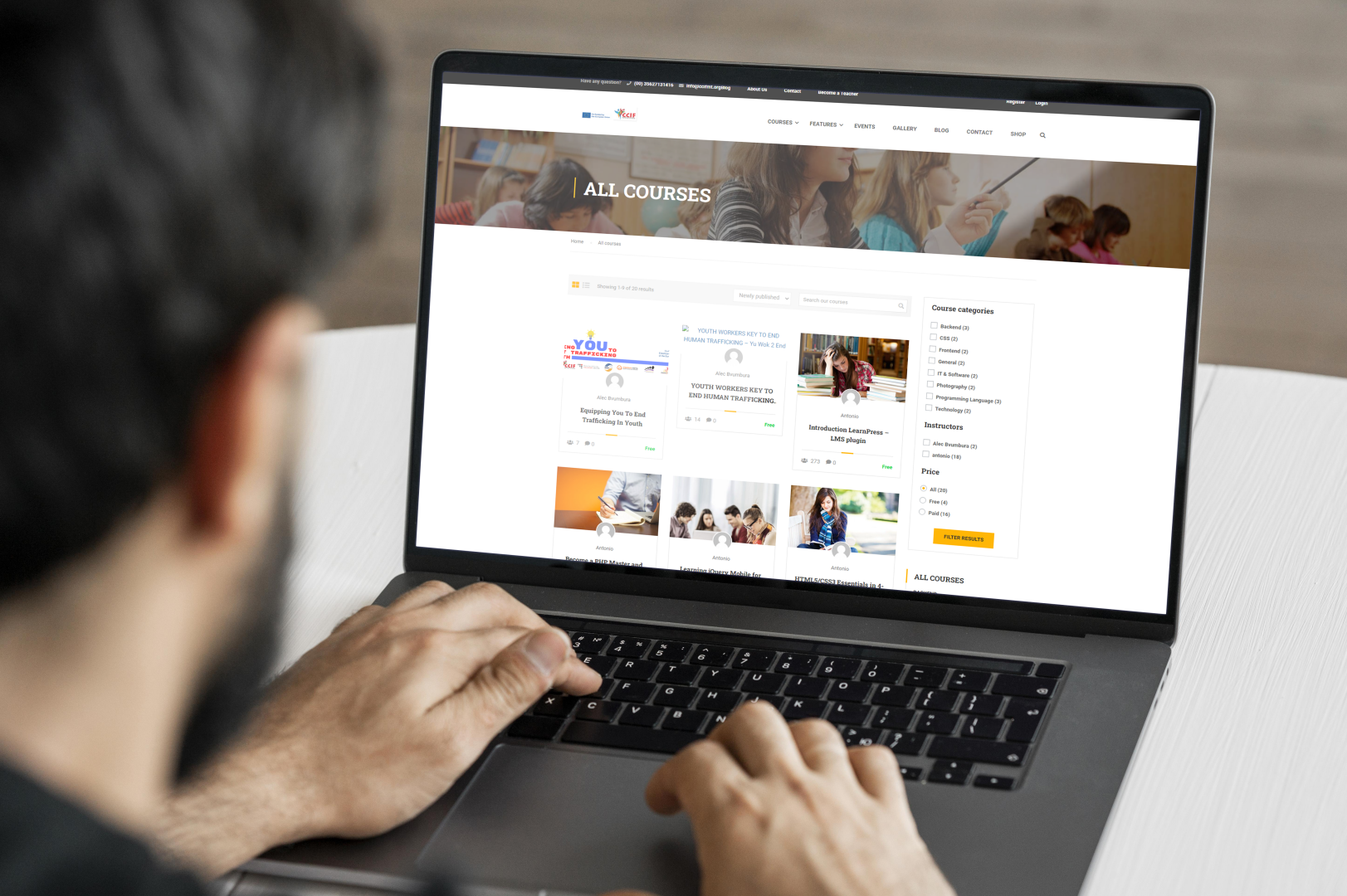 YU WOK 2 END HT: Corso online sulla tratta di esseri umani per operatori giovanili
